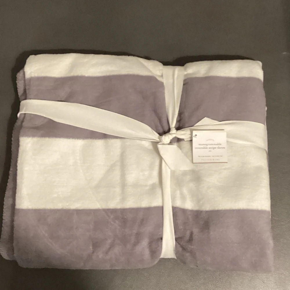 NWT Pottery Barn Monogrammable Reversible Stripe Throw 55 x 80 inches‎